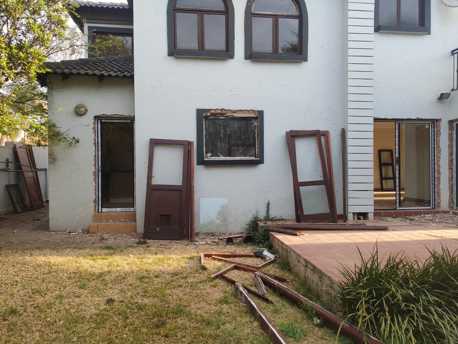 Midstream house front view